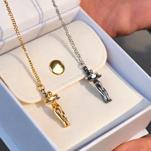 Hug Necklace + FREE Gift Box